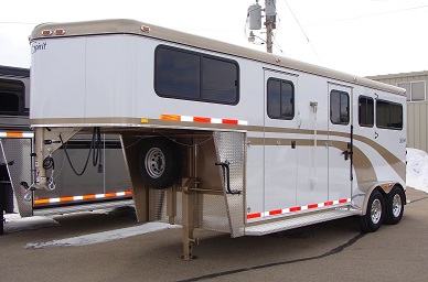 2 Horse Gooseneck Side View