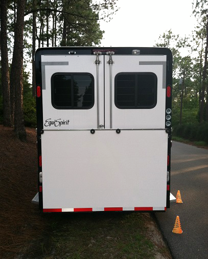 3 Horse trailer back view