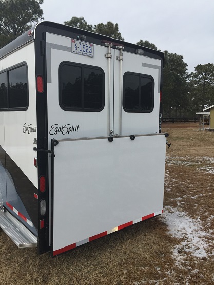 Three Horse trailer with ramp